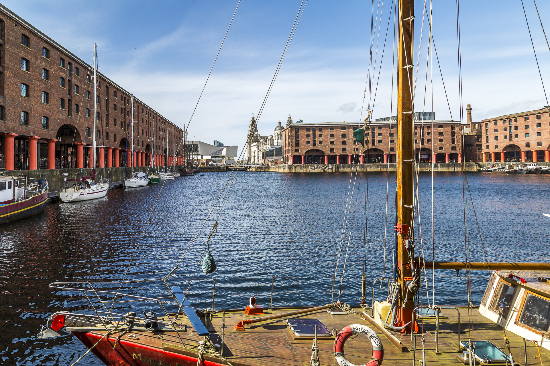 Liverpool ist eine stadt und metropolitan borough im nordwesten von england, an der mündung des flusses die einwohner liverpools werden offiziell „liverpudlians. Liverpool Stadt Von Oben - Meine Liverpool Top-Spots - Reisetipps und Sehenswürdigkeiten