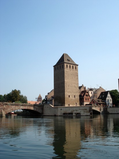 alten Stadttürmen und am Wehr