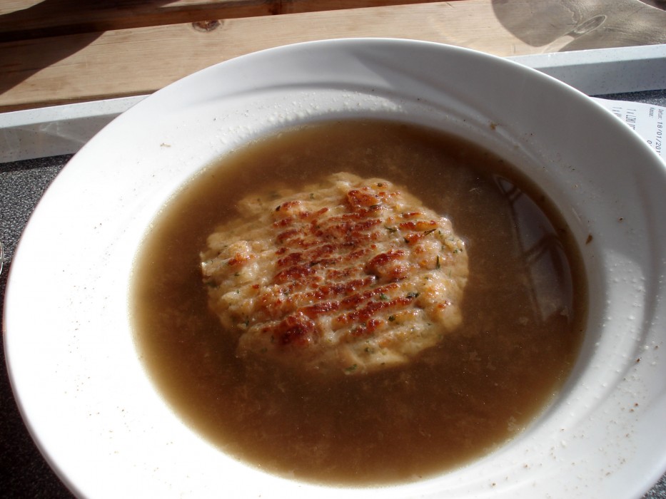 Käsknödelsuppe