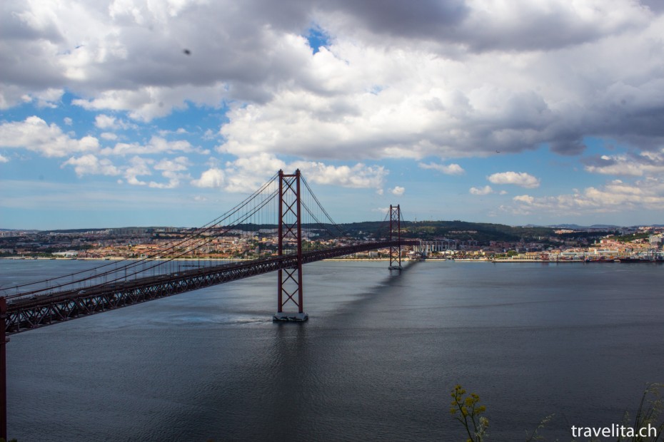 Lissabon mit der Brücke