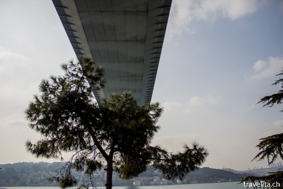 Bosporus-Bruecke-Istanbul-unten