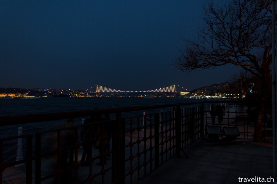 Bosporus-Bruecke-Nacht-Istanbul