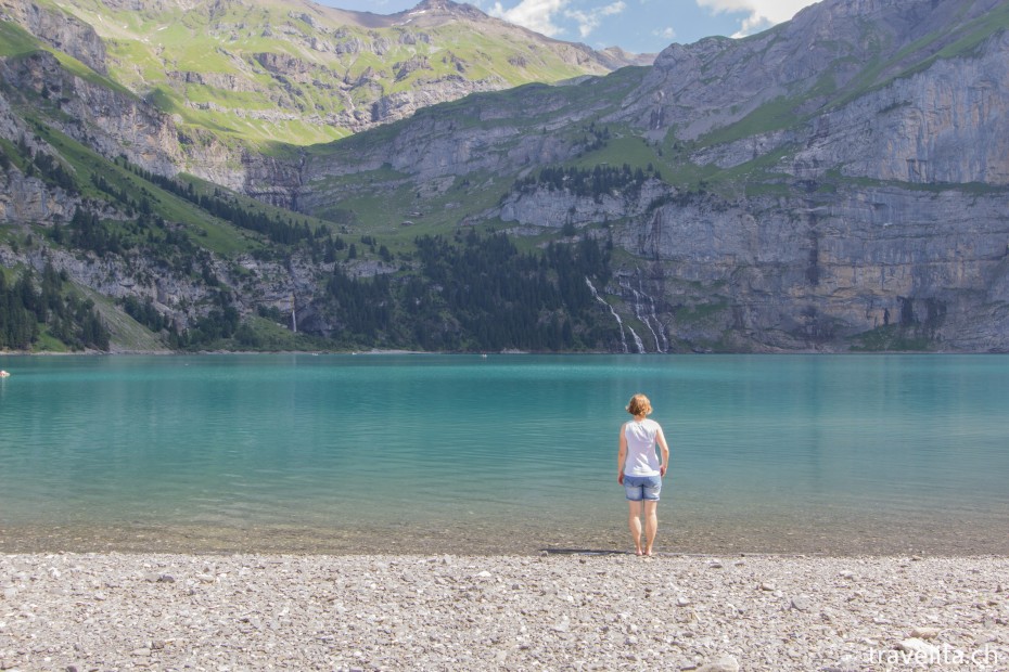 Anita am Oeschinenseestrand