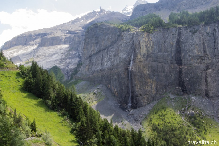 Wasserfall auf dem Weg zum Oeschinensee