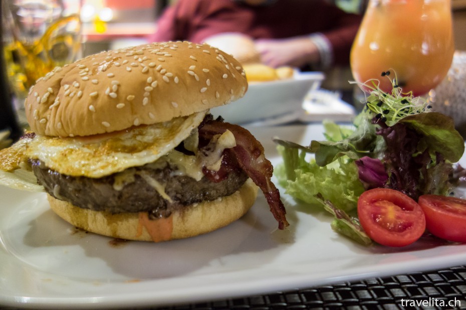 Hamburger im Bär’s in Klosters