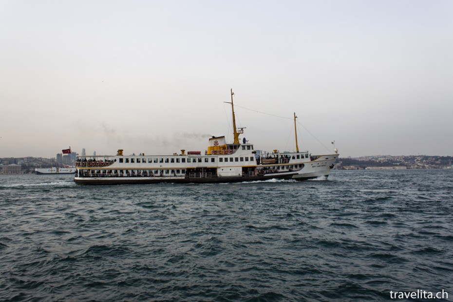 Schiff-Bosporus-Istanbul
