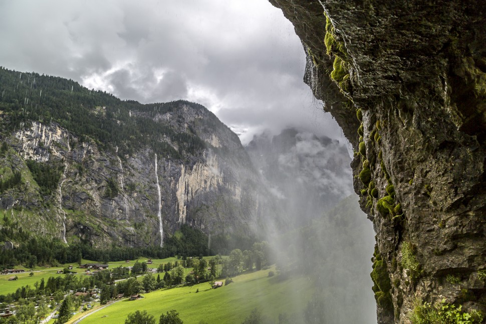 Hinter-dem-Staubbachfall-1