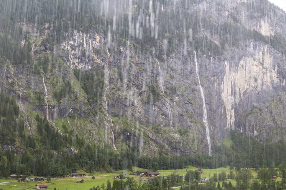 Hinter-dem-Staubbachfall-2