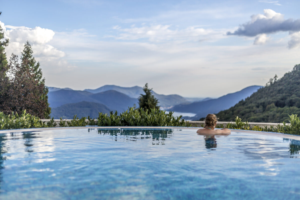 Sicht vom Pool im Kurhaus Cademario