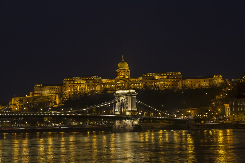 Buda-hill-by-night