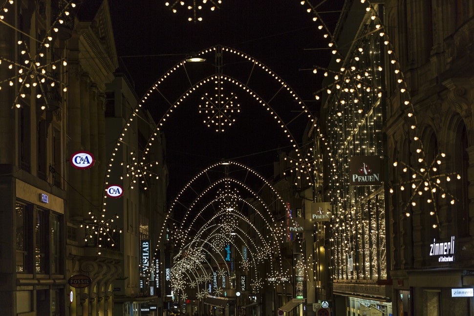 Einkaufsgasse-Basel-Beleuchtung