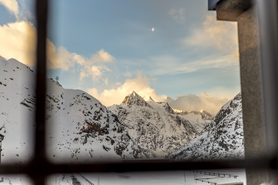 grimsel-hospiz-winterausblick