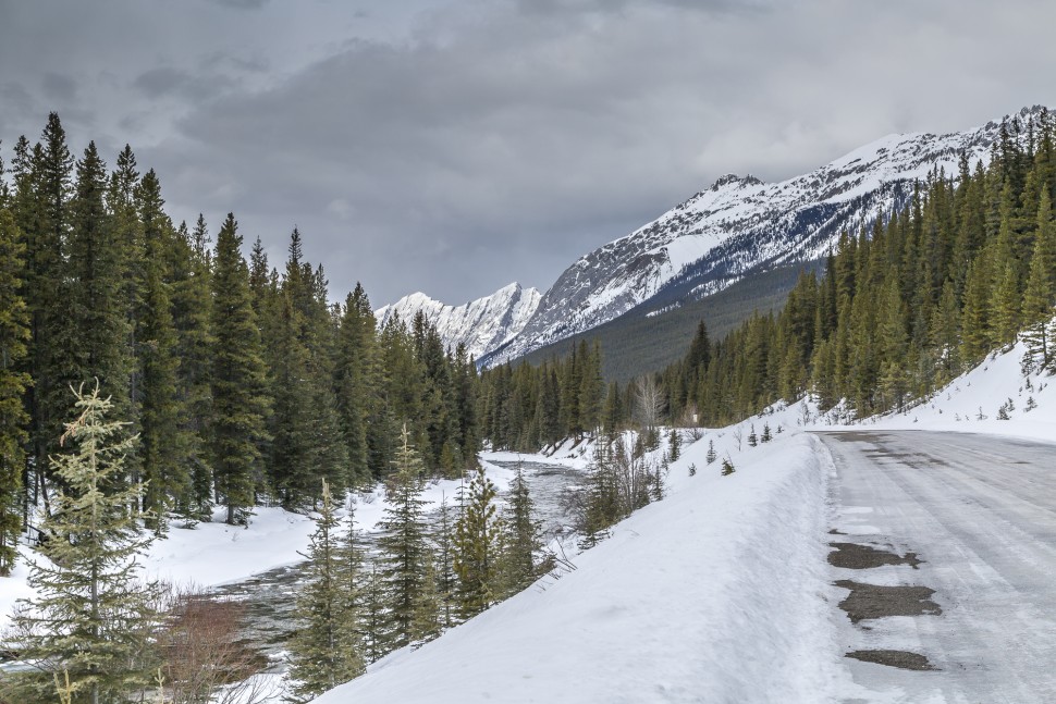 Drive-Maligne-Lake-1