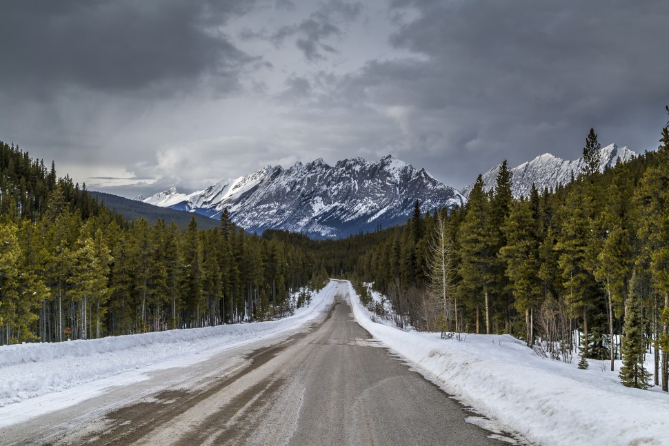 Drive-Maligne-Lake-2