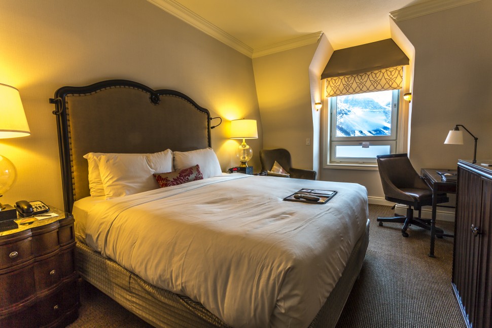 Fairmont-Chateau-Lake-Louise-Lakeside-Room