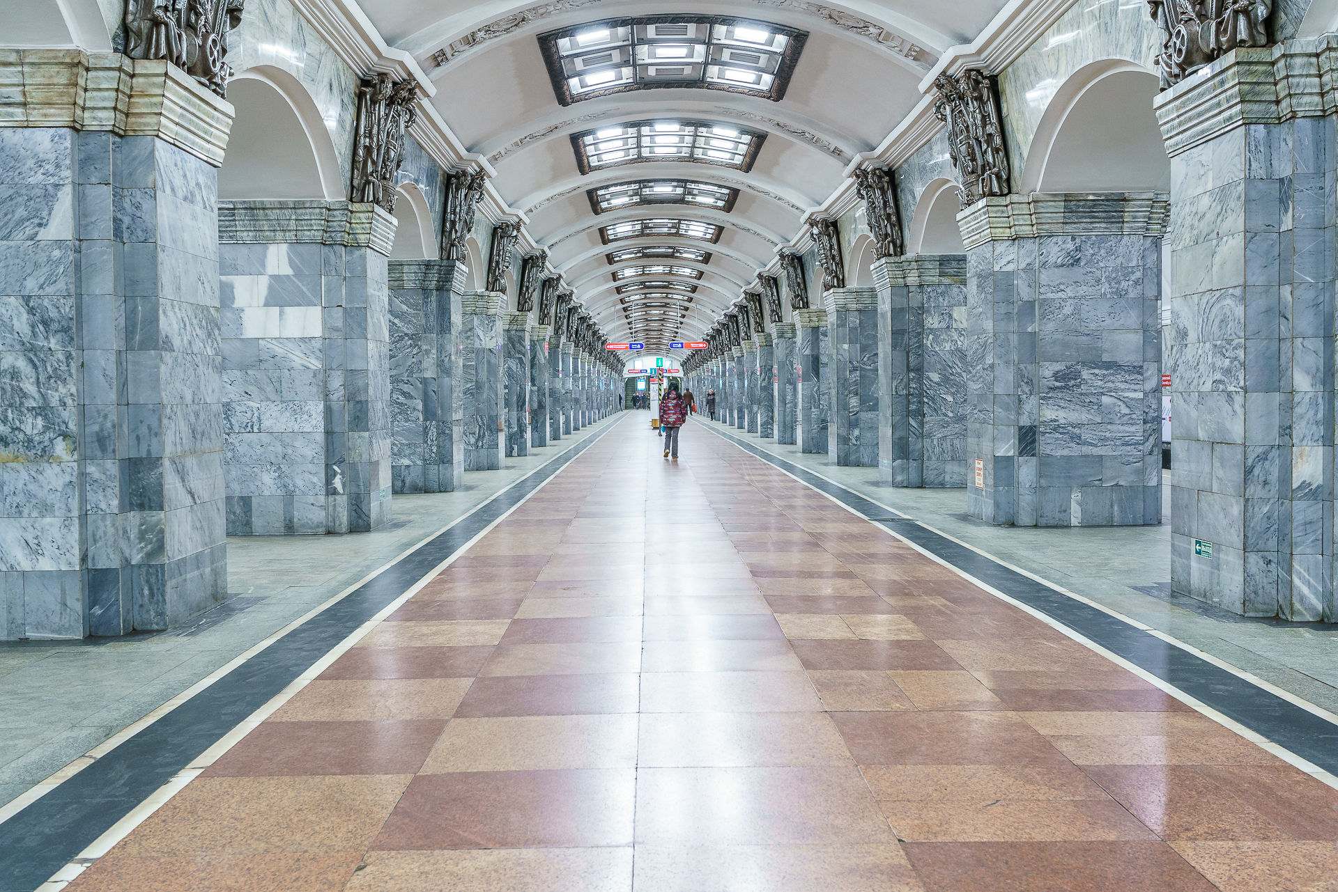 Eng CHUQUR Metro Sankt Petersburg