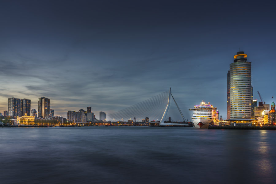 Skyline Rotterdam mit Aida Prima