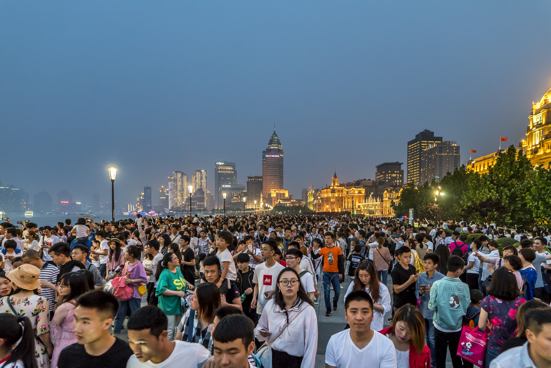 Menschenauflauf Bund Shanghai