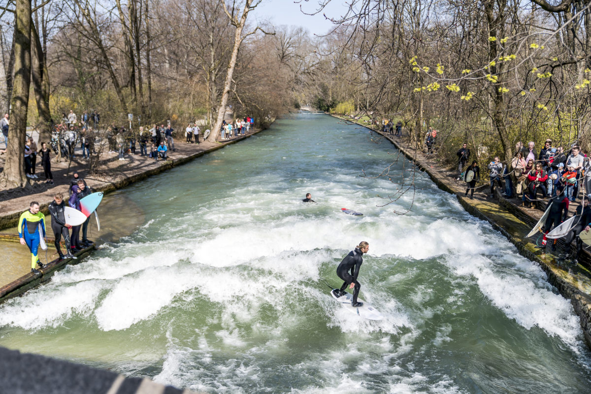 Surfer Welle München