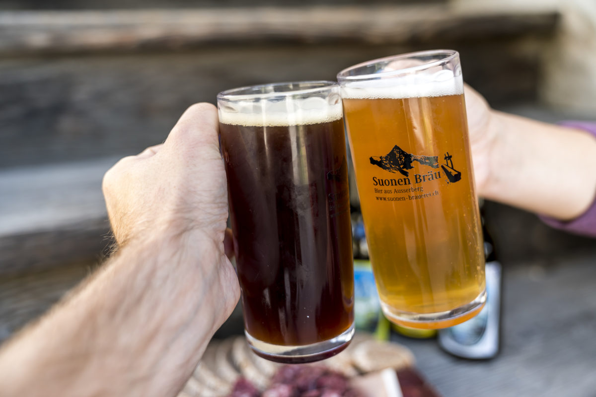 Anstossen Suonen Bräu