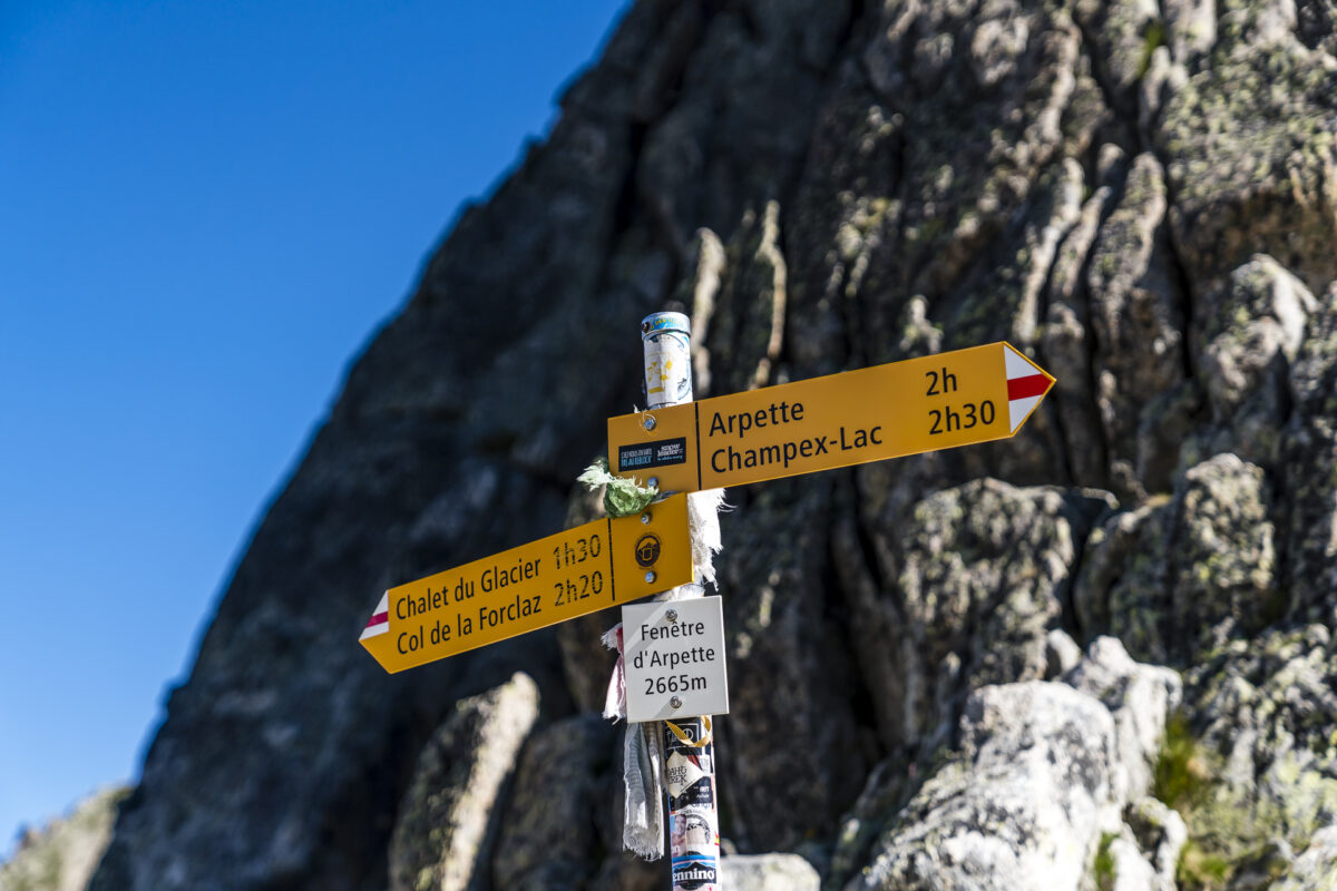 Wandergschilder beim Fenêtre d'Arpette