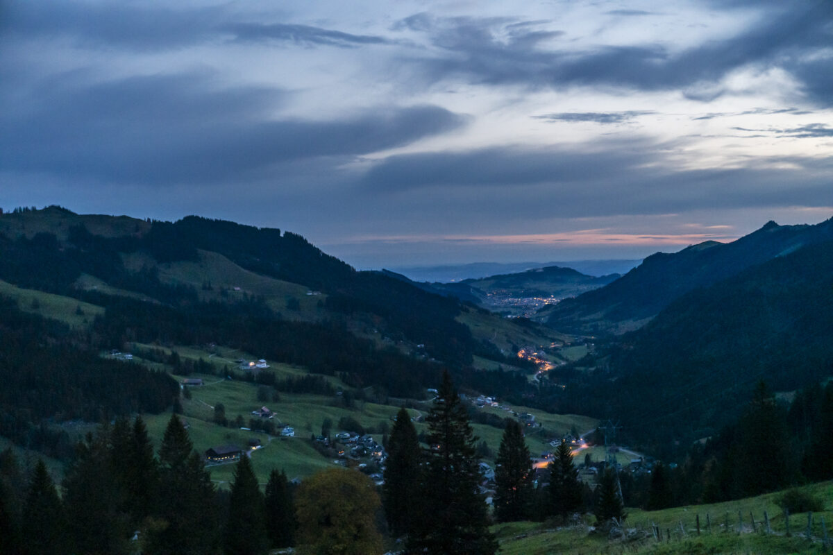 Brunni Alpthal in der Dämmerung