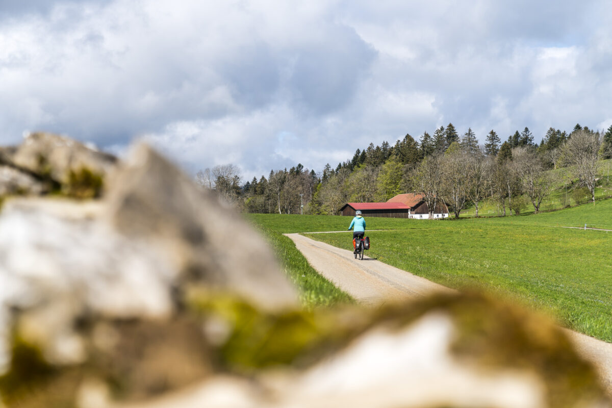 Velowege bei Trockensteinmauern