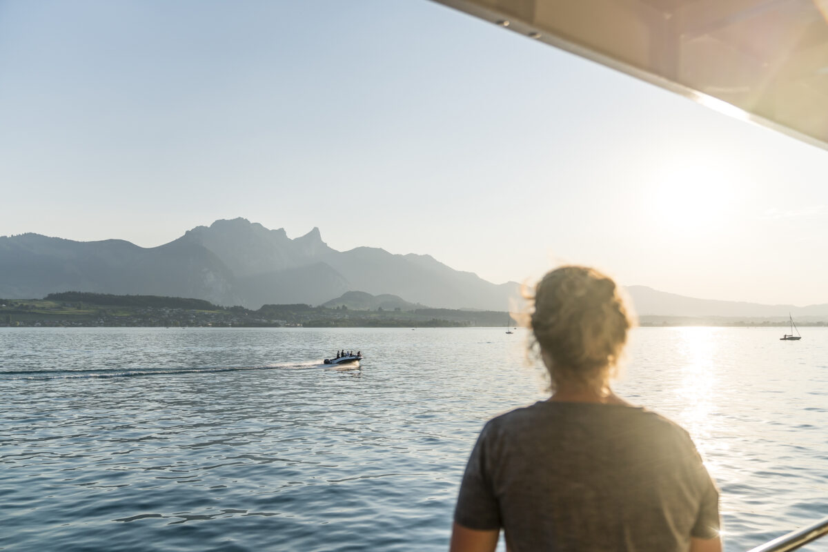 Lake Thun backdrop