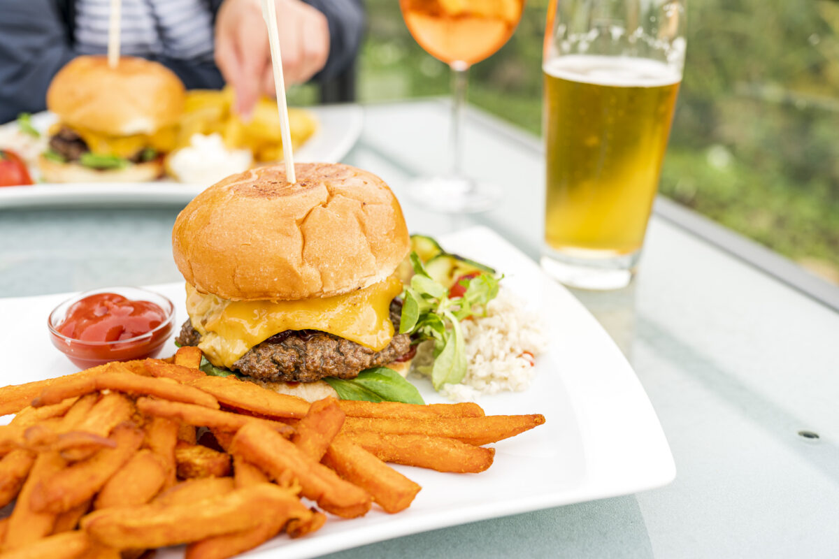 Burger im Strandcafe Balu Prenzlau