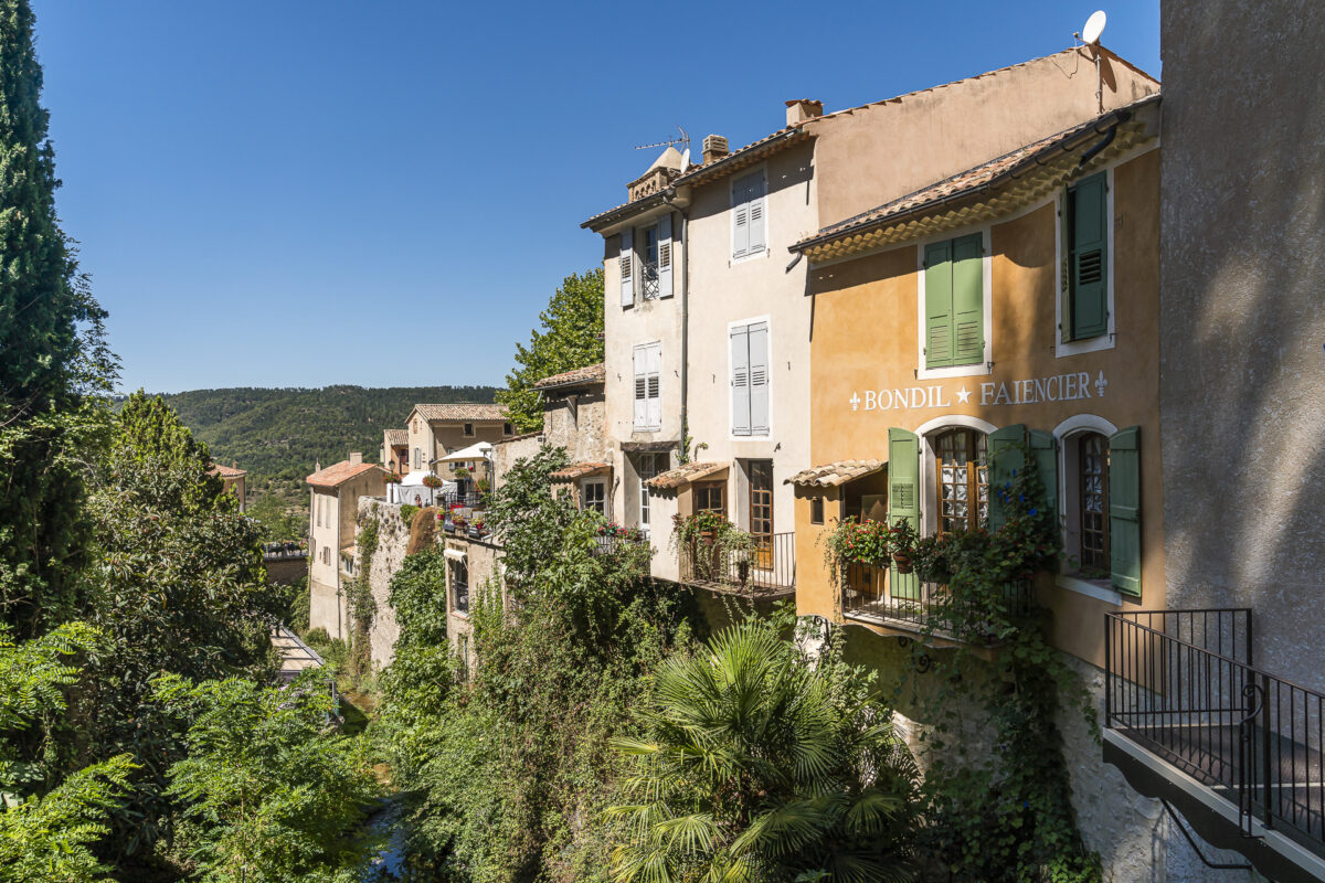 Moustiers Sainte-Marie schönes Dorf in der Provence