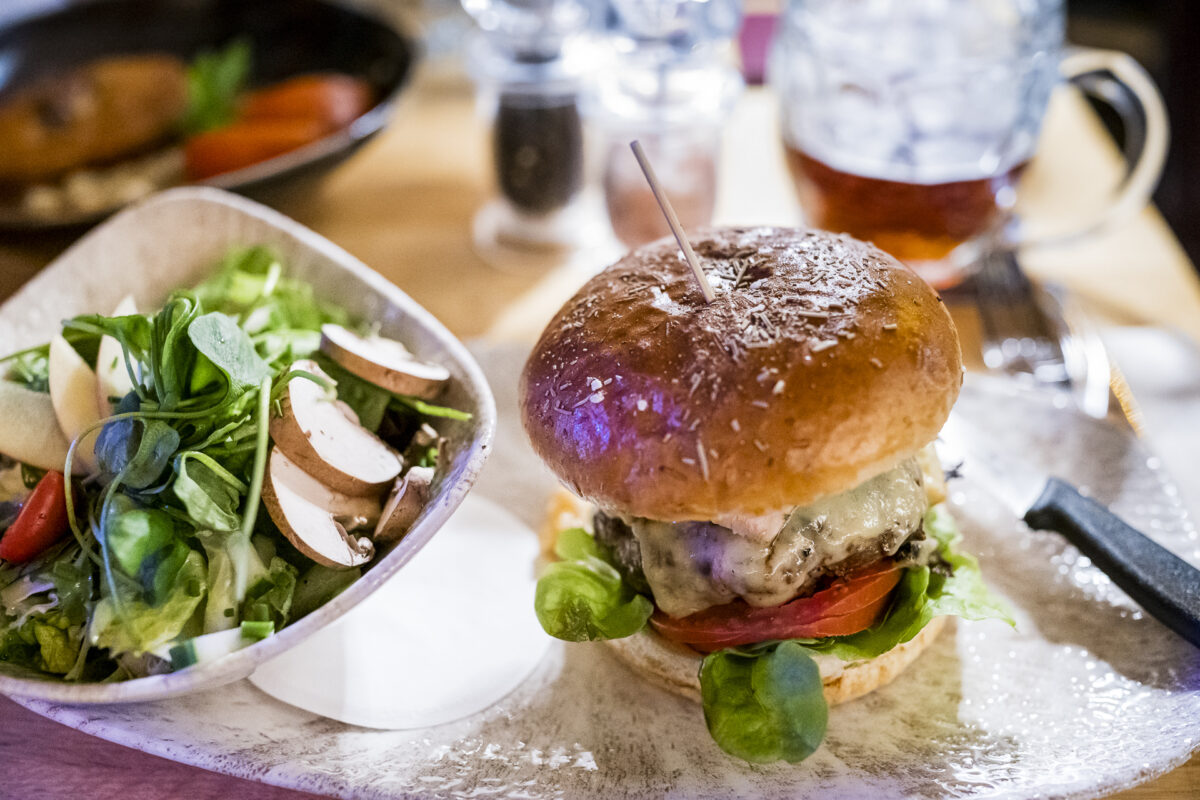 Di Alt Apothek Andermatt Burger