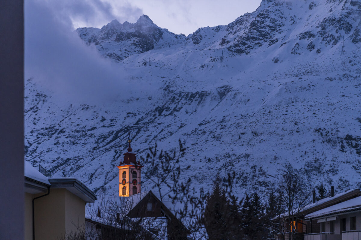 Zimmerausblick The Riverhouse Andermatt