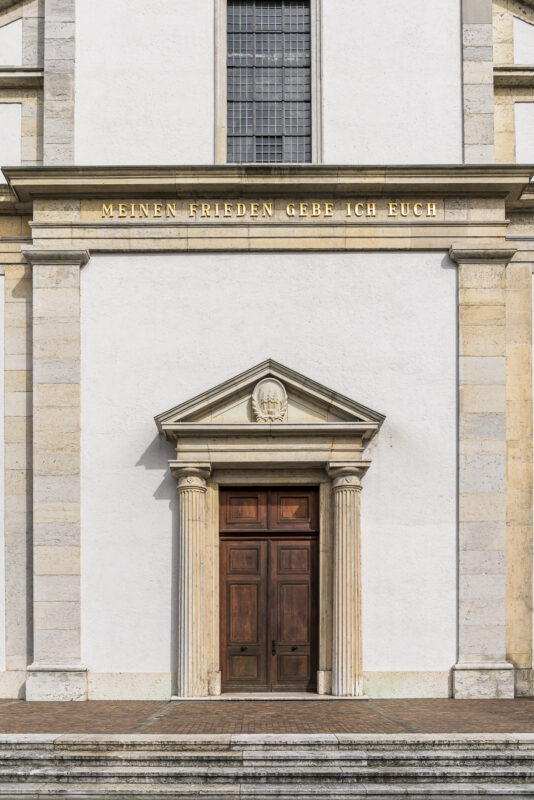 Türe der Stadtkirche Olten