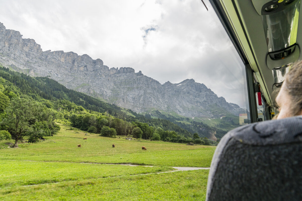 Blick aus dem Postautoenster