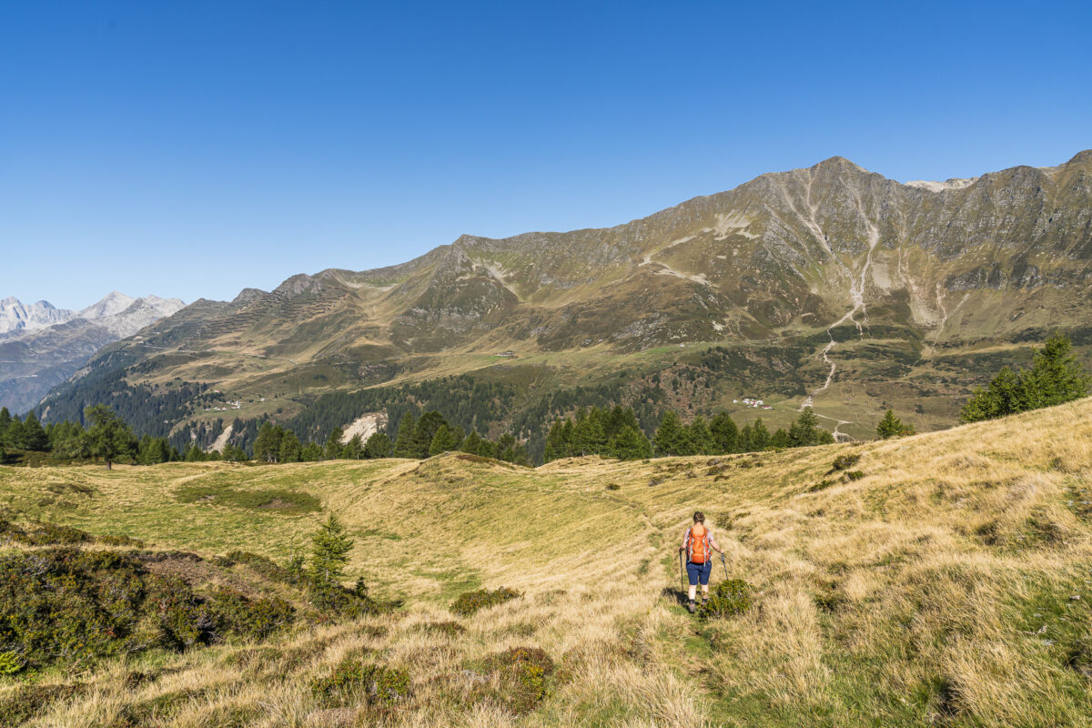 Abstieg von der Cadlimohütte nach Airolo