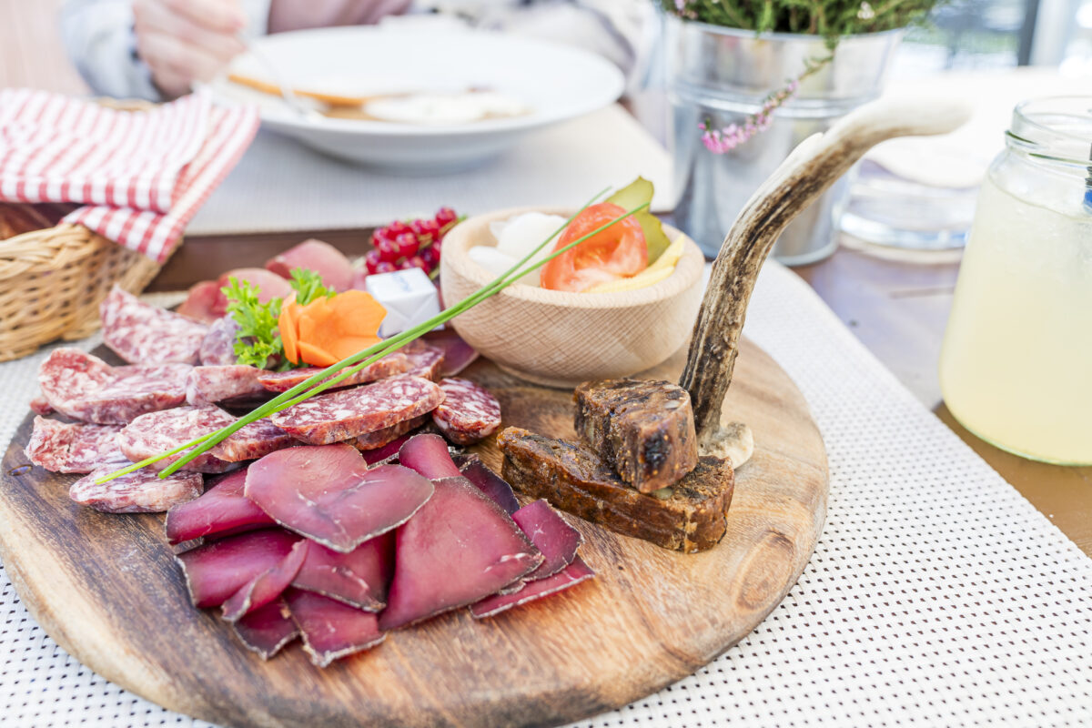 Jägerteller im Restaurant Roseg