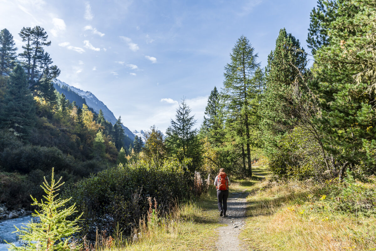 Der Ova da Roseg entlang wandern