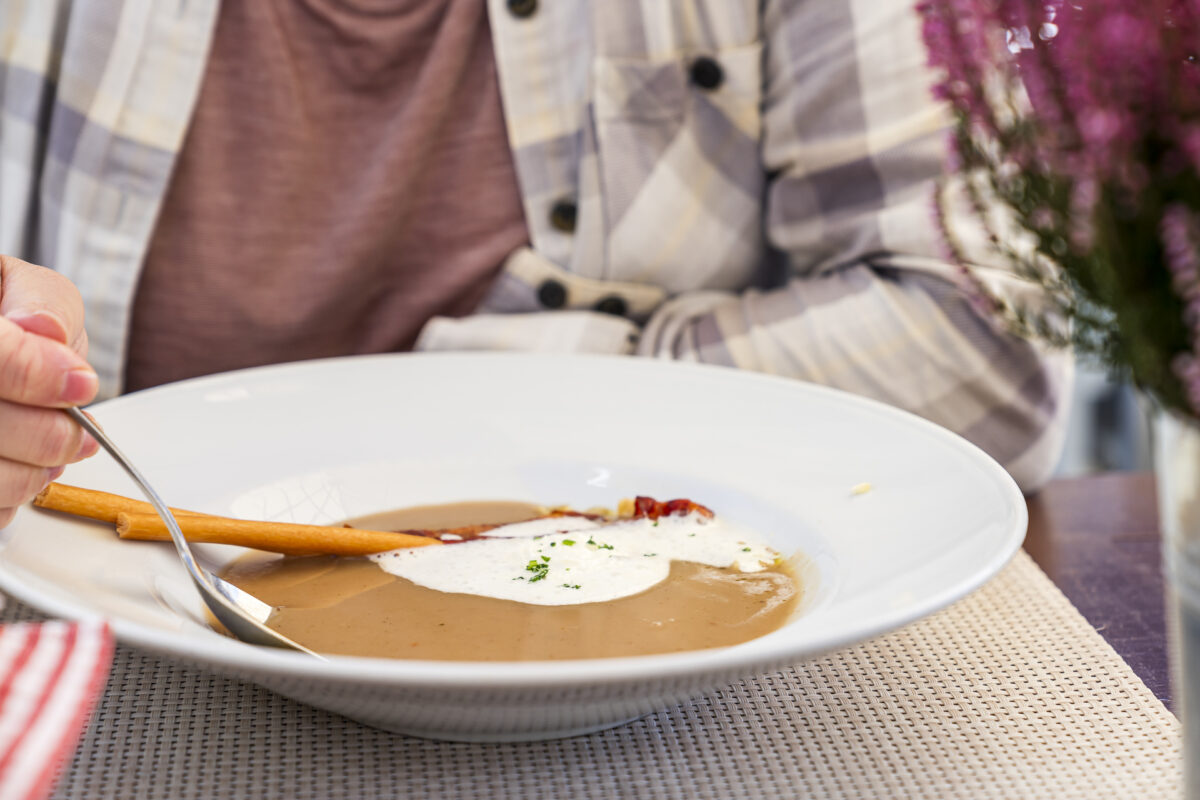 Kastaniensuppe im Restaurant Roseg