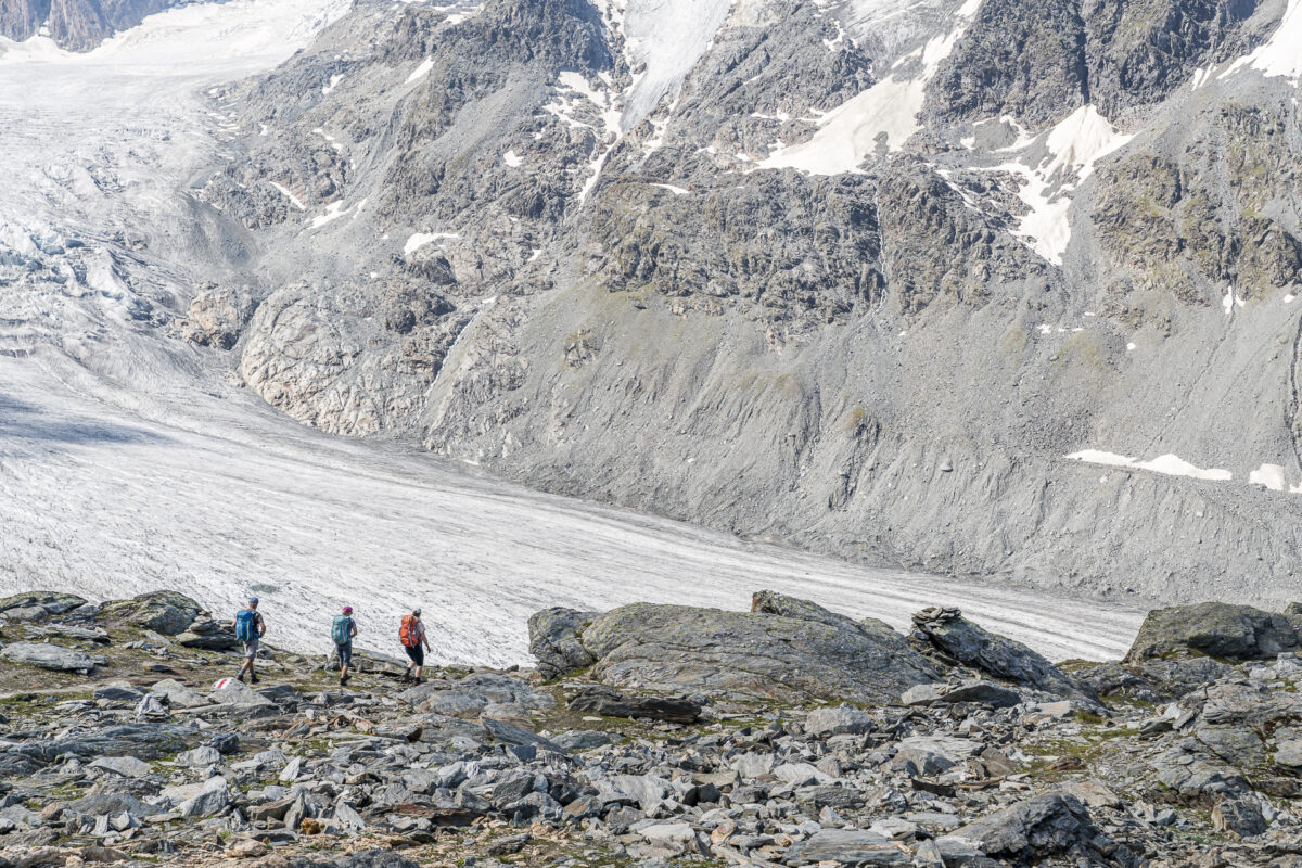 Wandern auf der Moräne des Glacier de Corbassiere