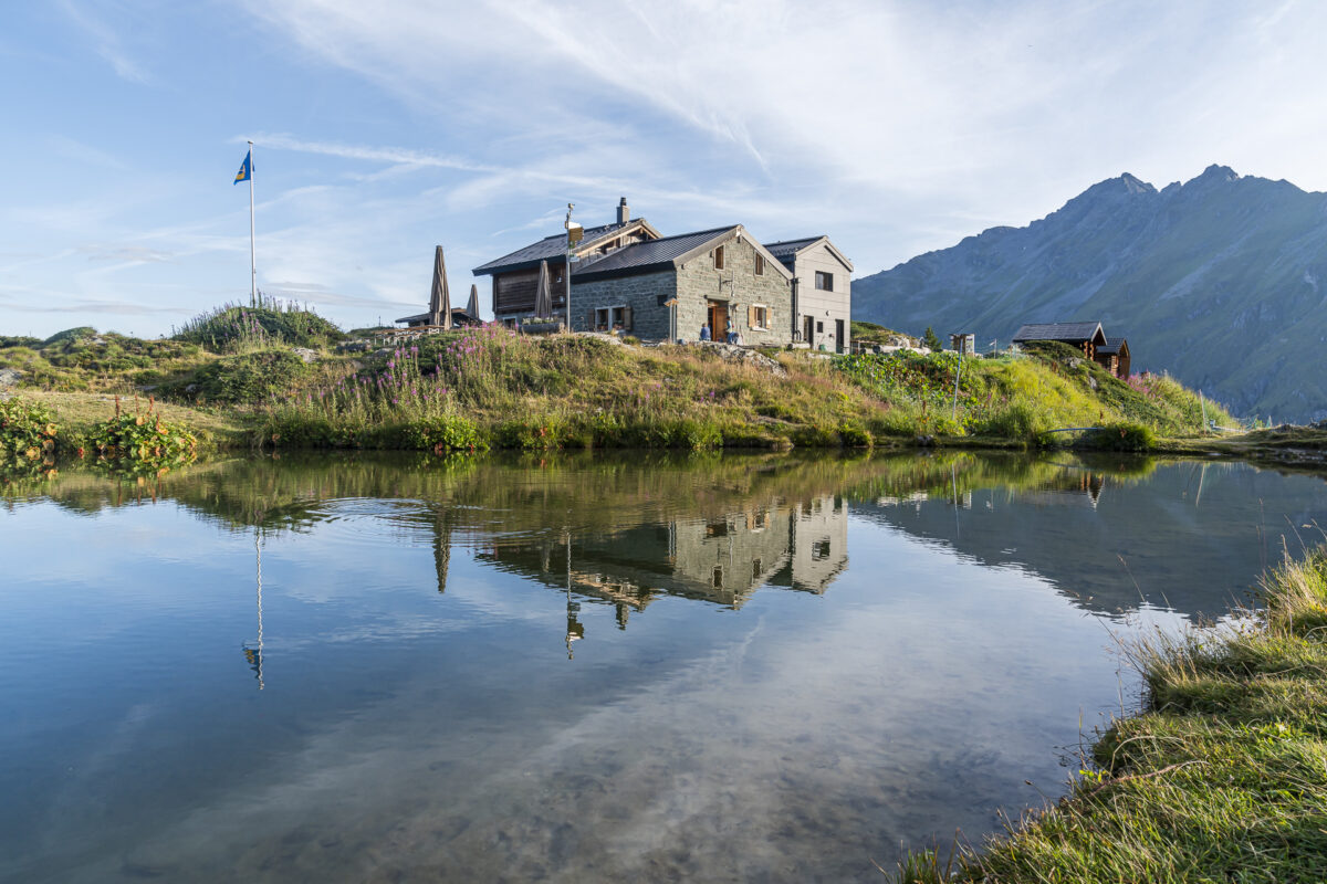 Cabane Brunet im Morgenlicht