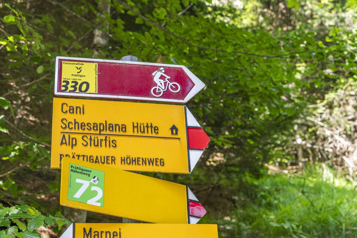 Wegweiser Prättigauer Höhenweg,