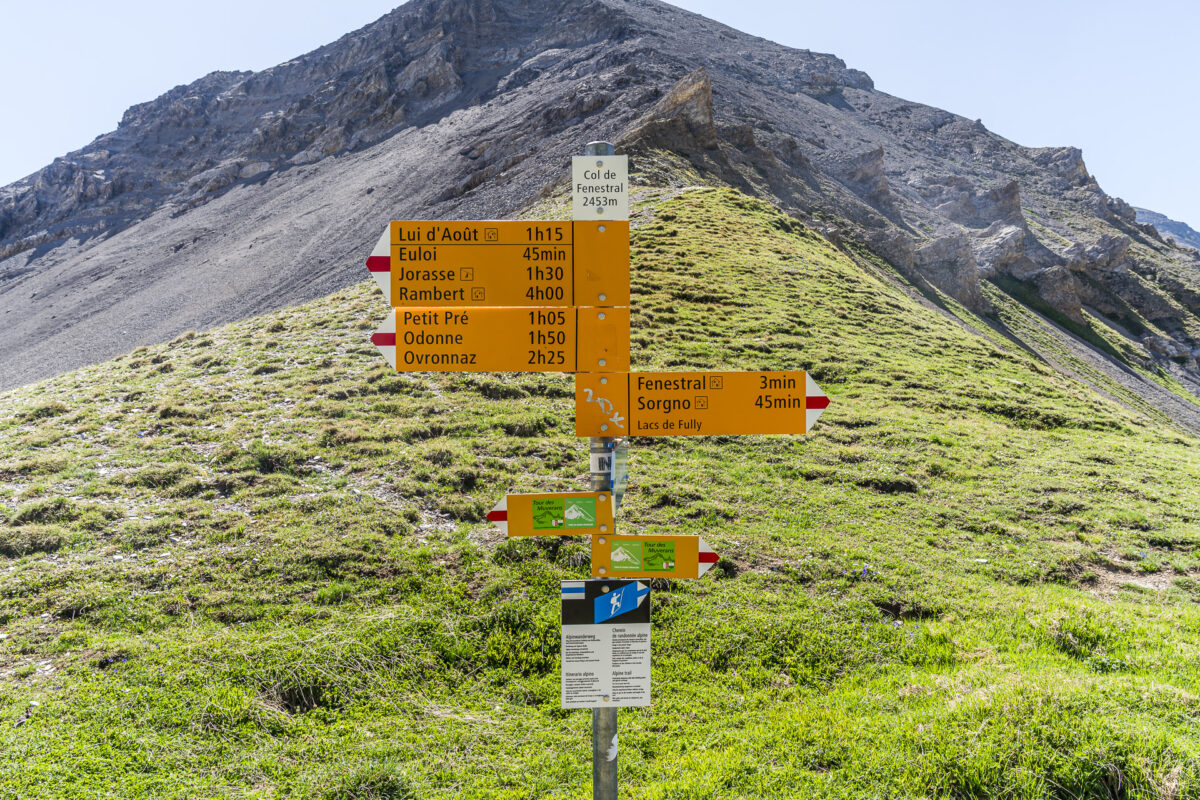Wegweiser auf dem Col de Fenestral