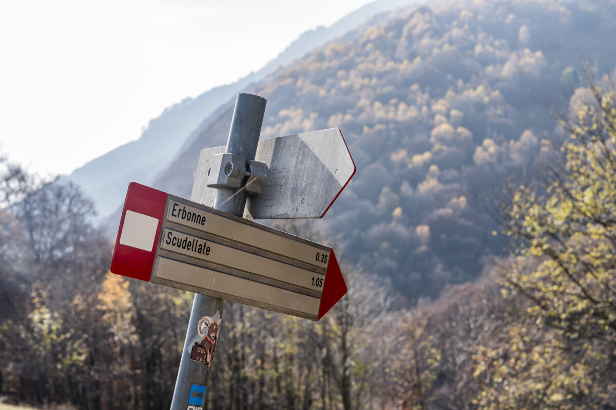 Wanderwegweiser in Italien