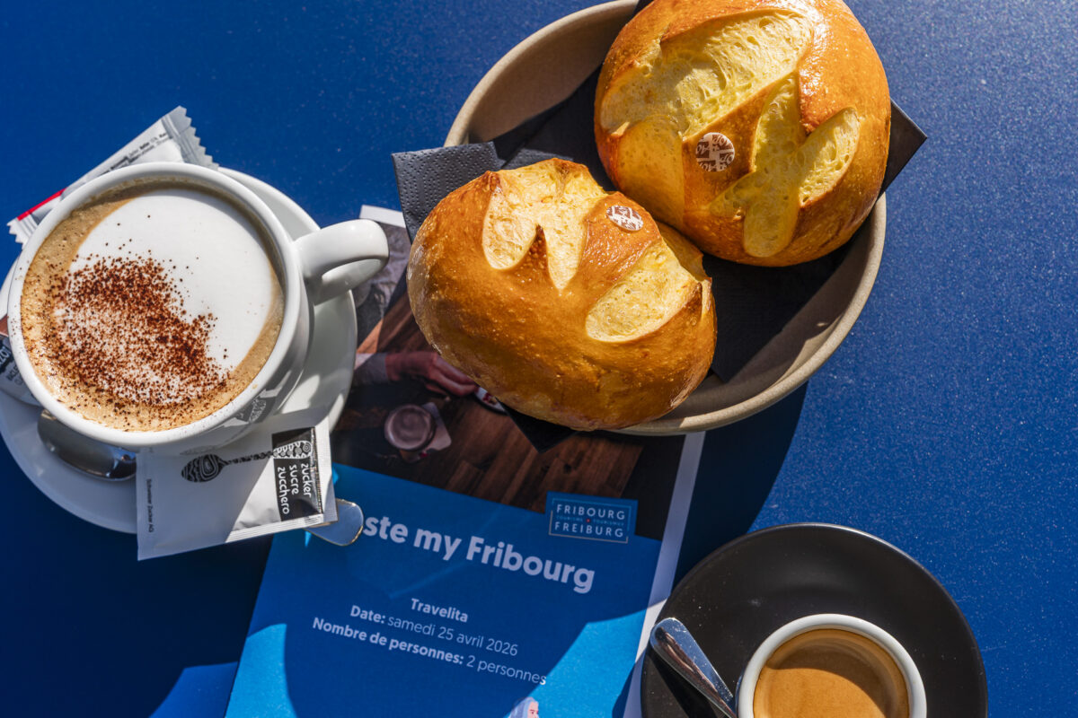 Cuchaule AOP Fribourg mit Kaffee