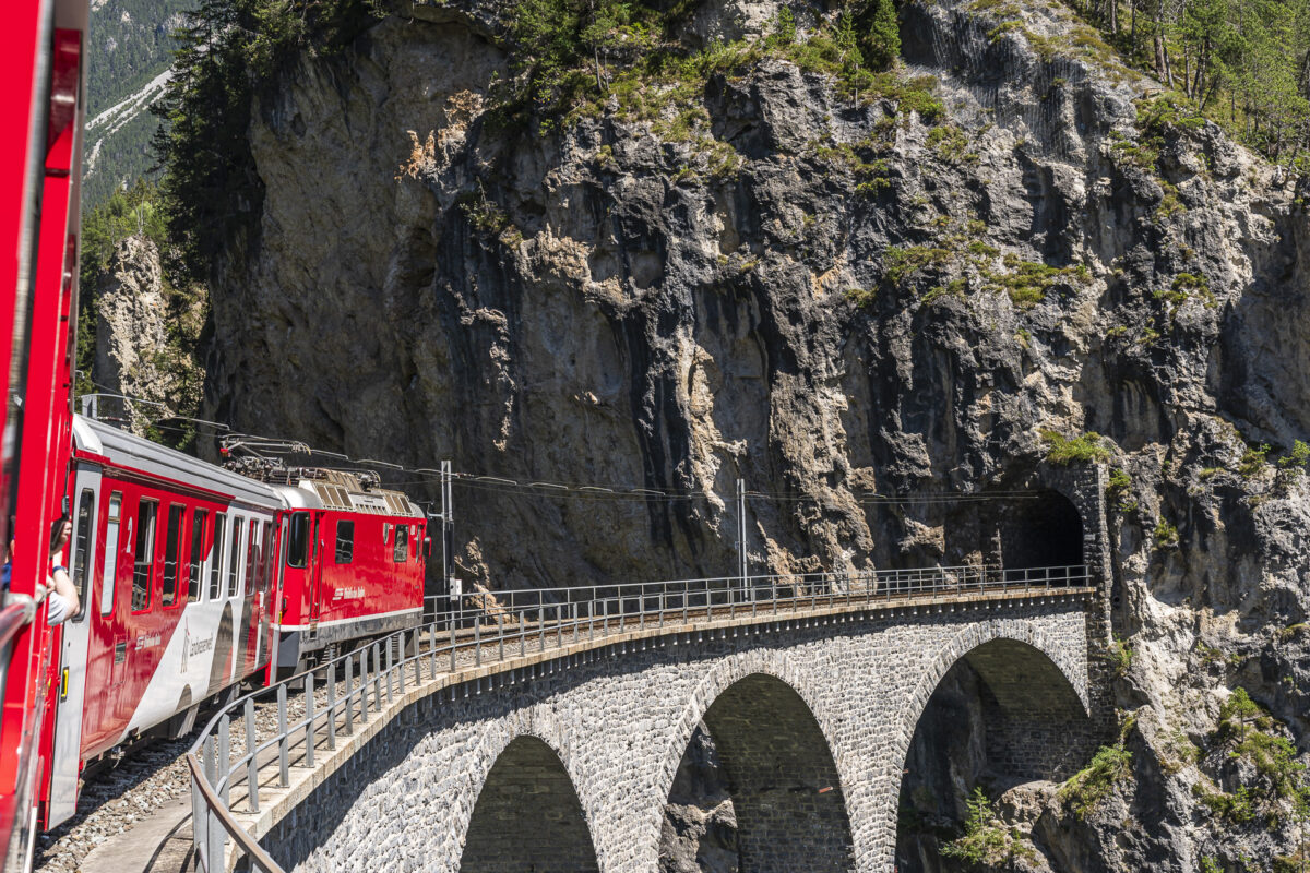 Fahrt über das Landwasserviadukt