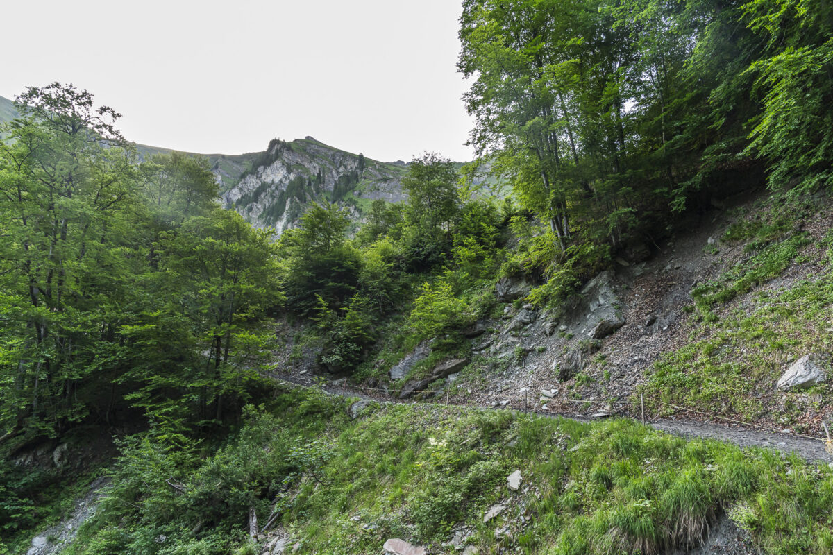 Wanderweg in die Wasserfallarena Batöni