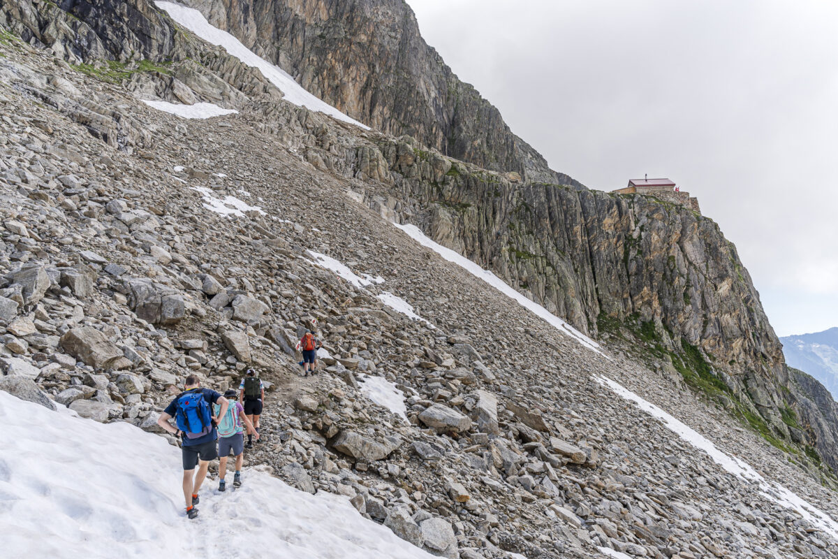 Schneefeld auf dem Weg zur SAC-Hütte Cabine de l'A Neuve